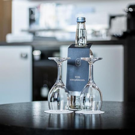 Hotel Maximilian'S اوغسبورغ المظهر الخارجي الصورة A bottle of water in a hotel room