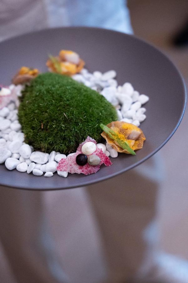 Hotel Maximilian'S اوغسبورغ المظهر الخارجي الصورة A dish at the restaurant