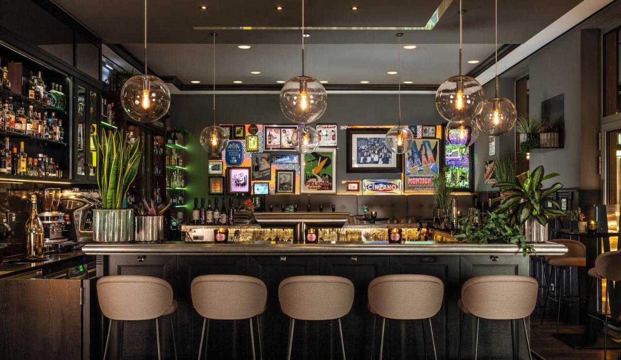 Hotel Maximilian'S اوغسبورغ المظهر الخارجي الصورة The bar at the London Hilton on Park Lane