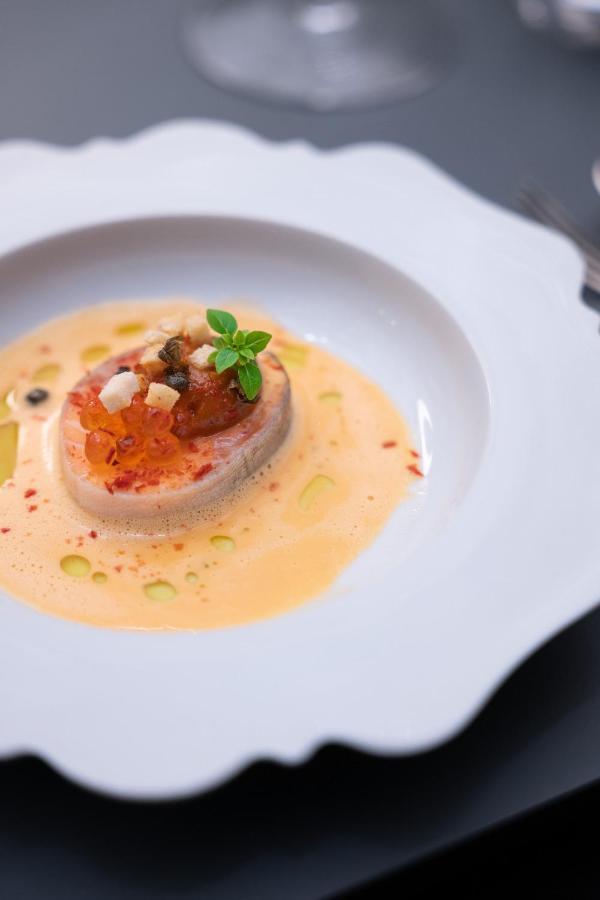 Hotel Maximilian'S اوغسبورغ المظهر الخارجي الصورة A plate of halászlé