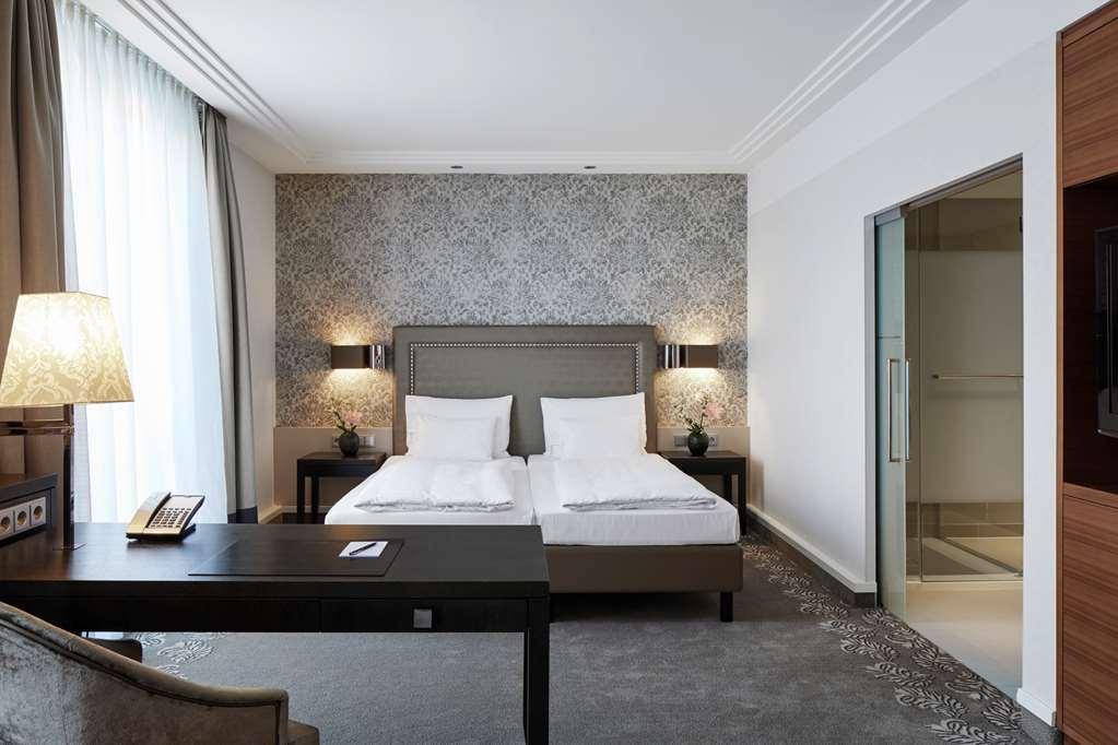Hotel Maximilian'S اوغسبورغ المظهر الخارجي الصورة A room at the Mandarin Oriental Munich