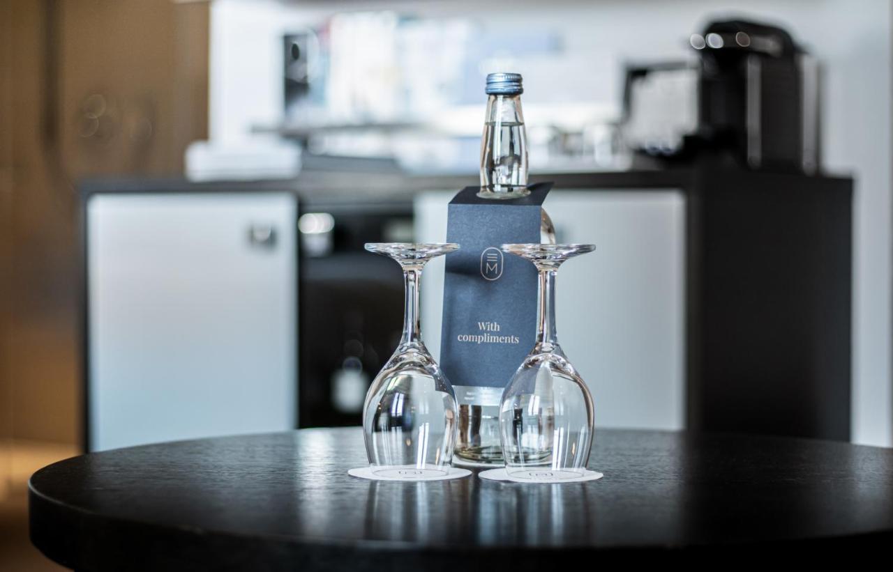 Hotel Maximilian'S اوغسبورغ المظهر الخارجي الصورة A bottle of water in a hotel room