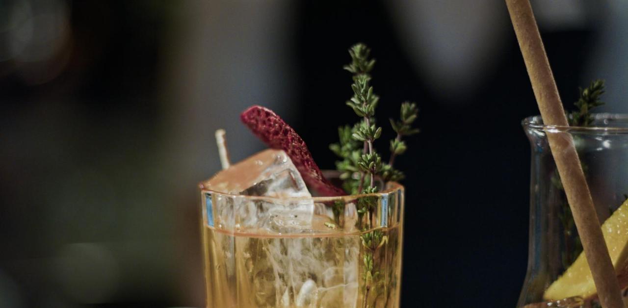 Hotel Maximilian'S اوغسبورغ المظهر الخارجي الصورة A cocktail