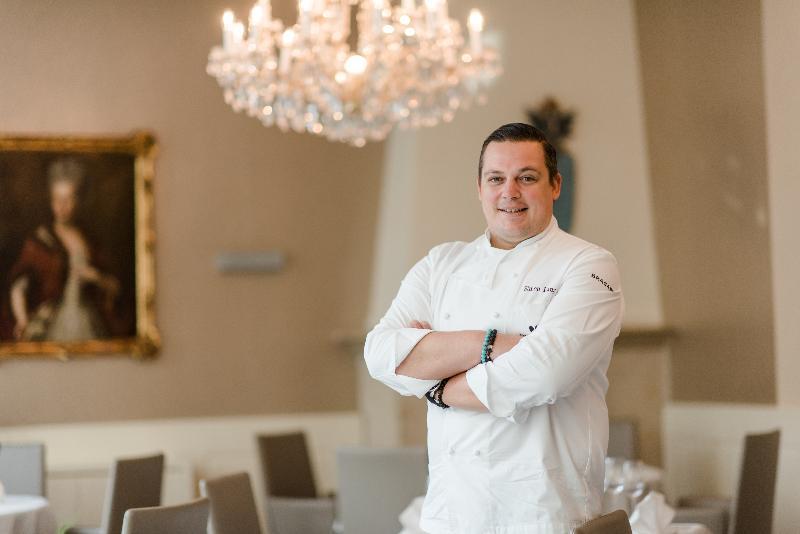 Hotel Maximilian'S اوغسبورغ المظهر الخارجي الصورة Chef de Cuisine, Chef de Partie, Sous Chef, Chef de Cuisine