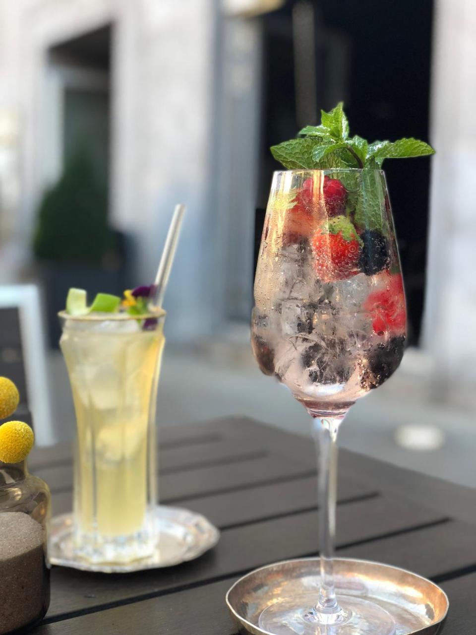 Hotel Maximilian'S اوغسبورغ المظهر الخارجي الصورة A fruit cocktail