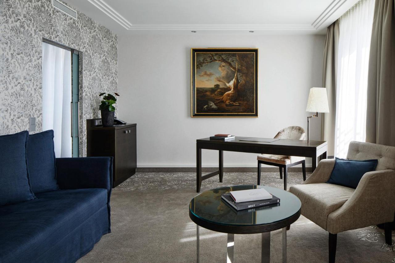 Hotel Maximilian'S اوغسبورغ المظهر الخارجي الصورة A room at the hotel
