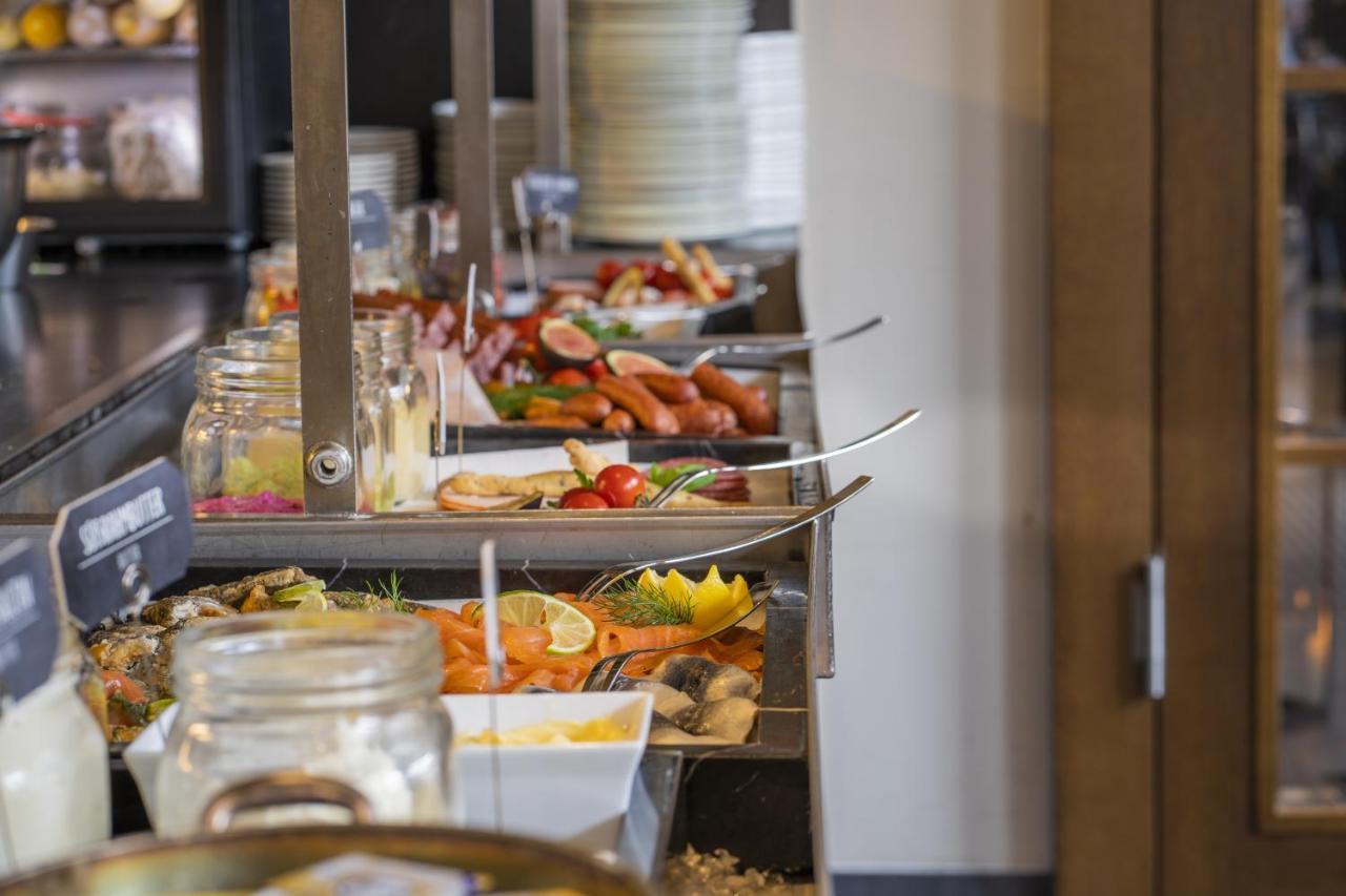 Hotel Maximilian'S اوغسبورغ المظهر الخارجي الصورة A buffet at a hotel